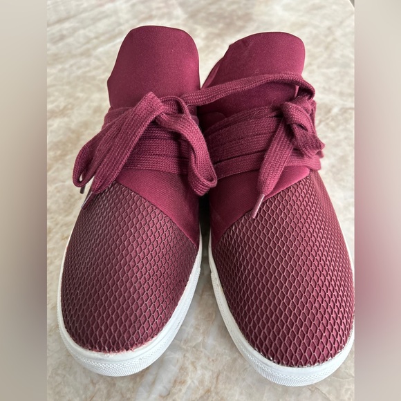 Brash Sneakers - Picture 1 of 2
